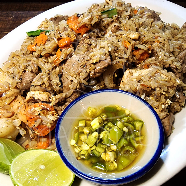 Kow Pad - Stir-fried jasmine rice with egg, locally grown kale & chicken, mixed vegetables, sliced beef, or shrimp -  Available vegan (v) with only mixed vegetables​​