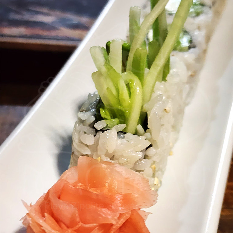 Cucumber Avocado Roll (v) - Cucumber, avocado, sesame seeds